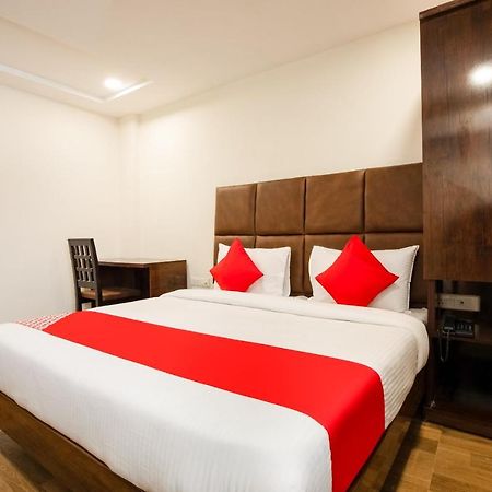 Oyo 71689 Hotel S Pride Indaur Kültér fotó
