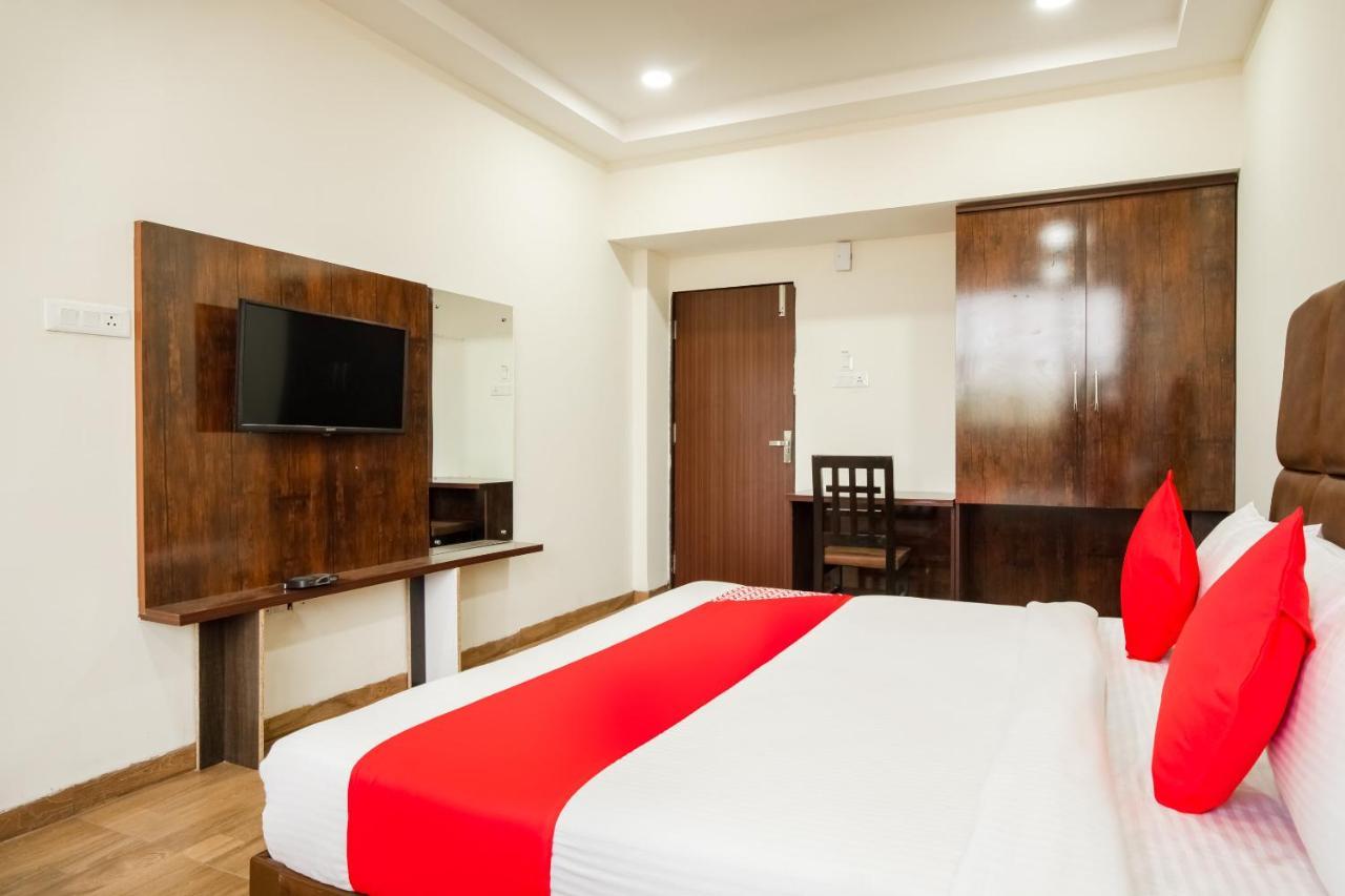 Oyo 71689 Hotel S Pride Indaur Kültér fotó