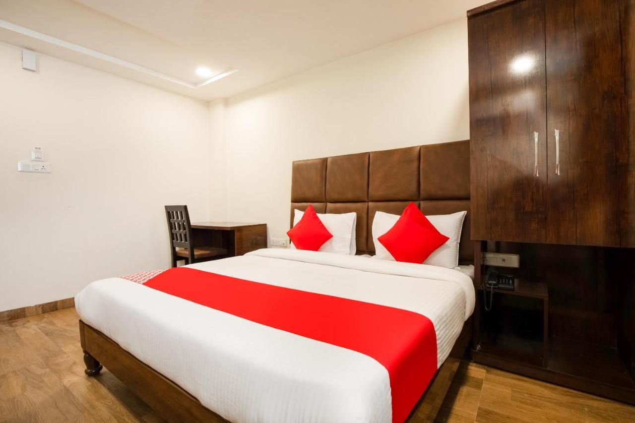 Oyo 71689 Hotel S Pride Indaur Kültér fotó
