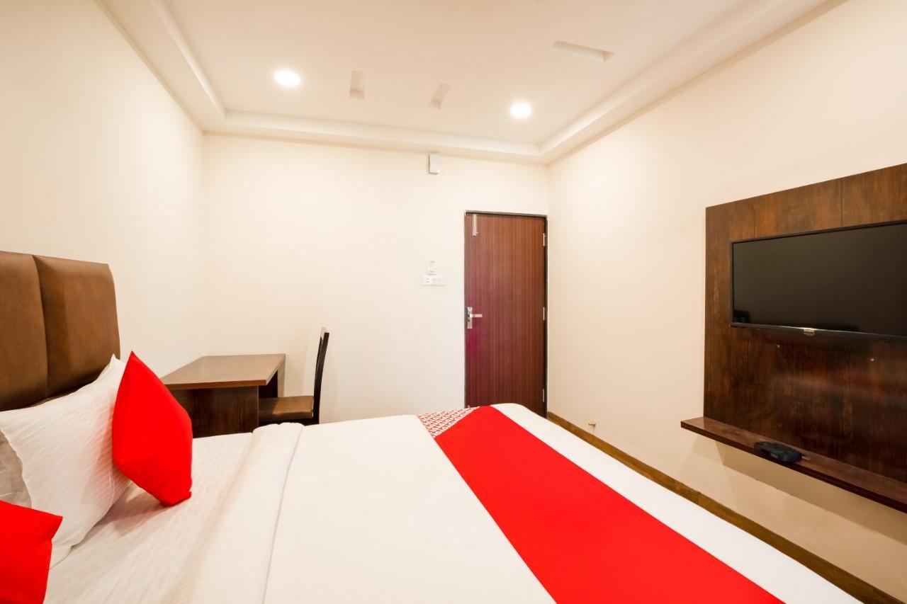 Oyo 71689 Hotel S Pride Indaur Kültér fotó