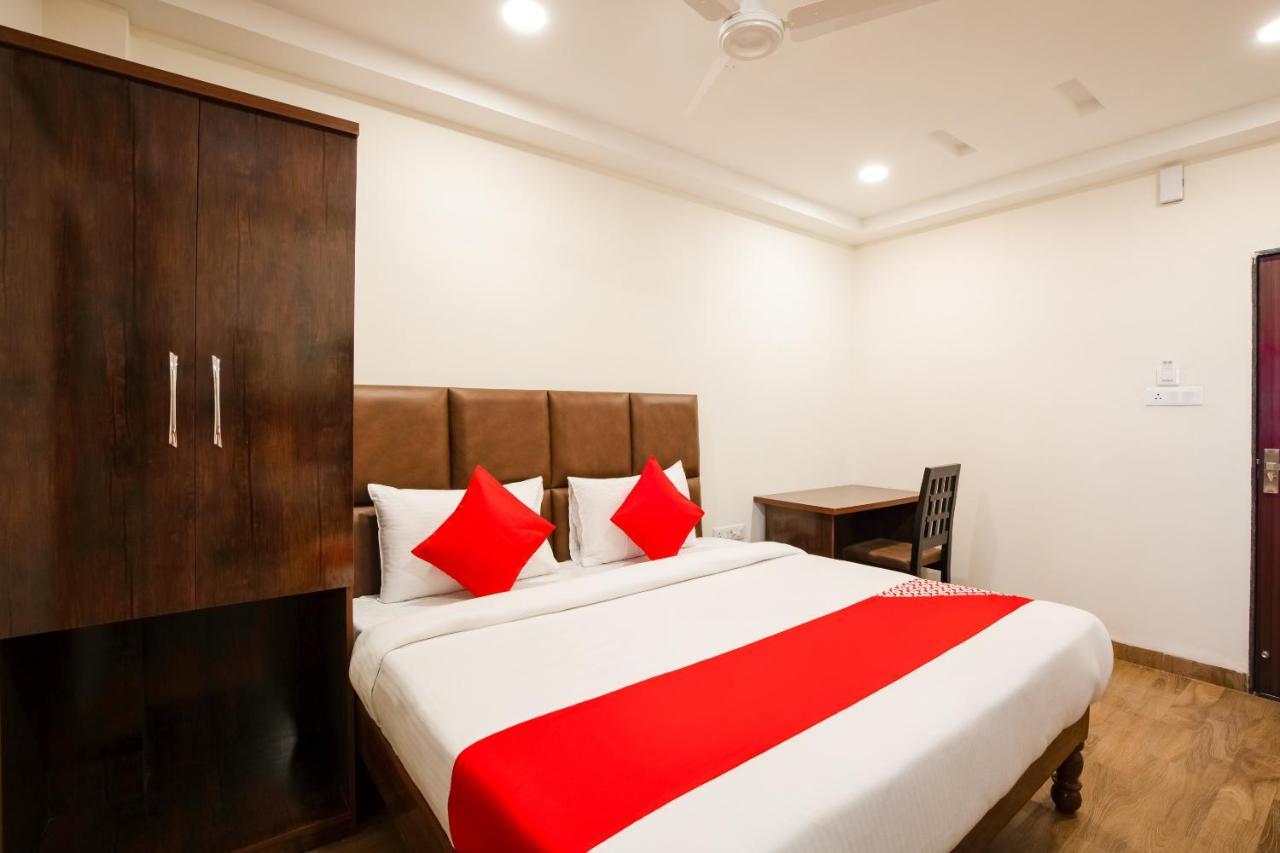 Oyo 71689 Hotel S Pride Indaur Kültér fotó