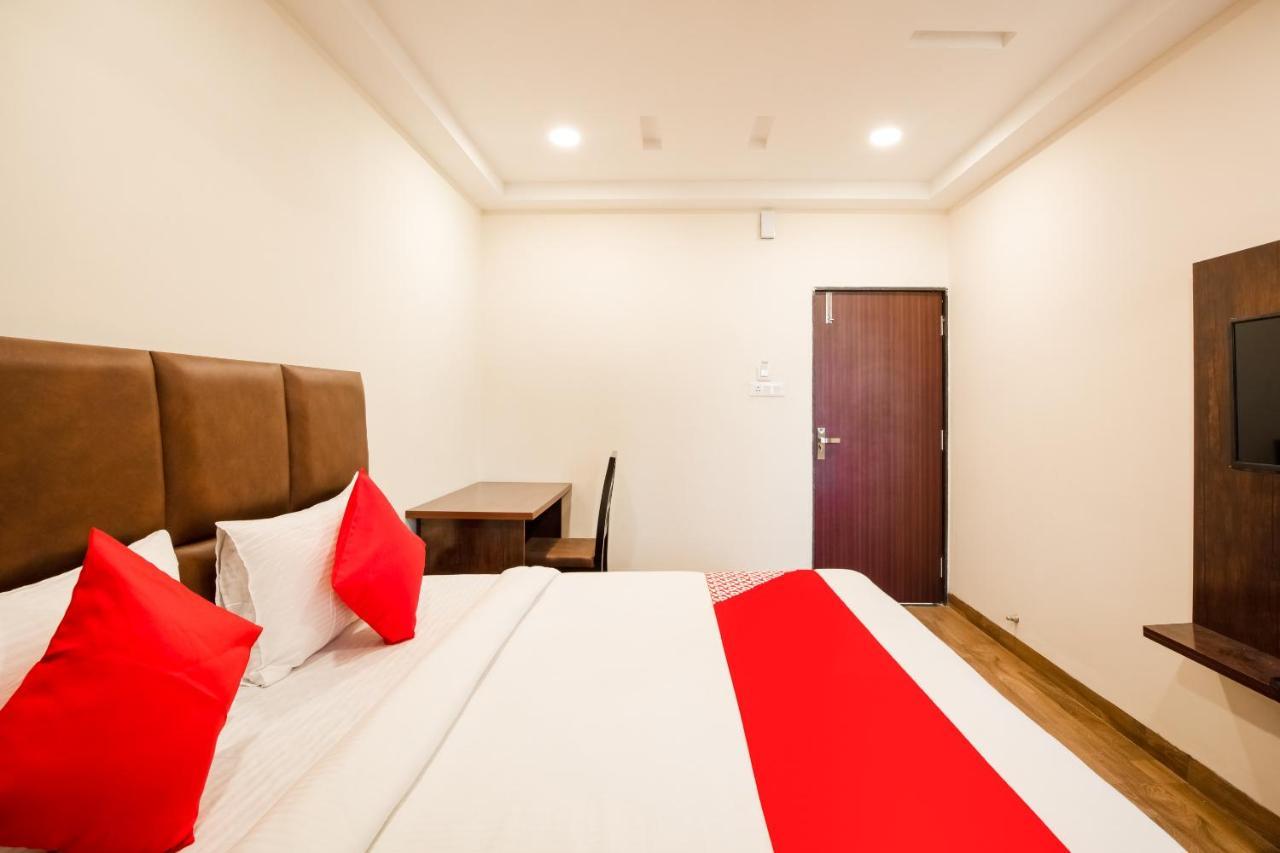 Oyo 71689 Hotel S Pride Indaur Kültér fotó