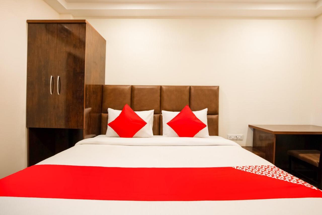 Oyo 71689 Hotel S Pride Indaur Kültér fotó