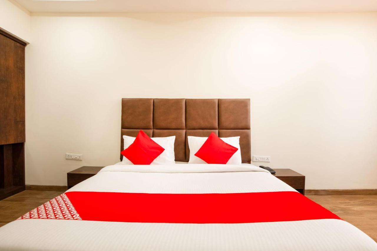 Oyo 71689 Hotel S Pride Indaur Kültér fotó