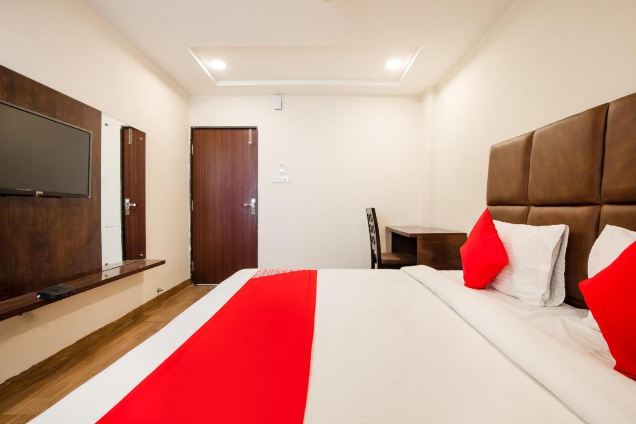 Oyo 71689 Hotel S Pride Indaur Kültér fotó